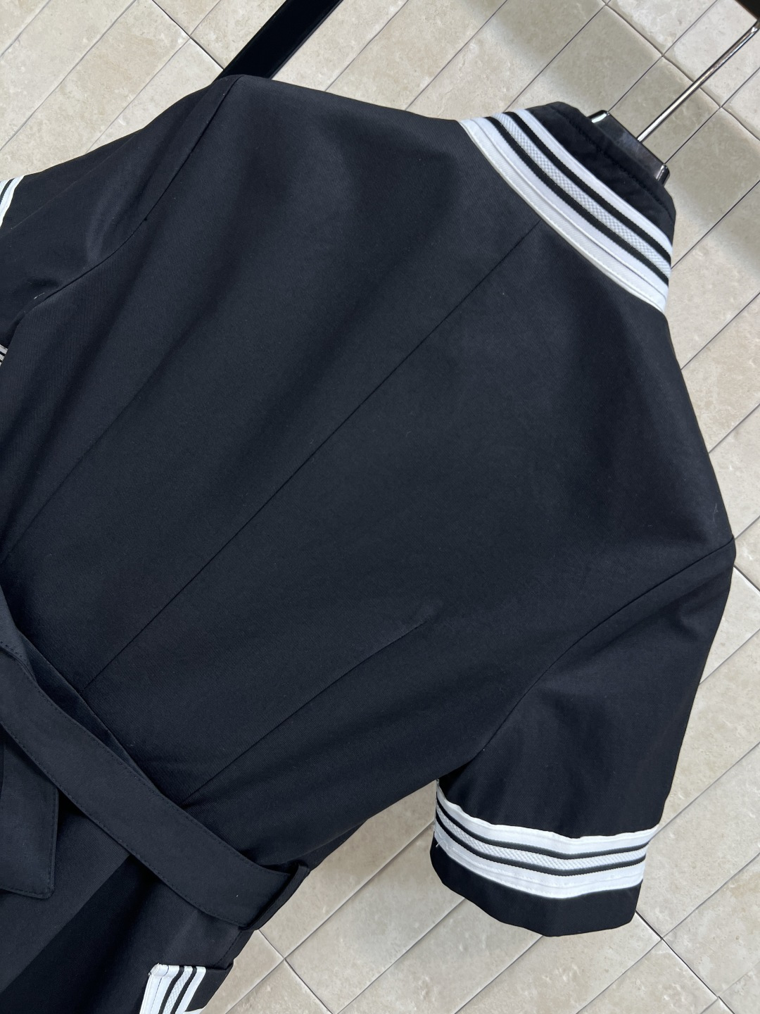 D家 26早春新款 立领条纹学院风连衣裙 简约又正式 短袖+白色条纹点缀 满满校园感！立领和袖口海军风条