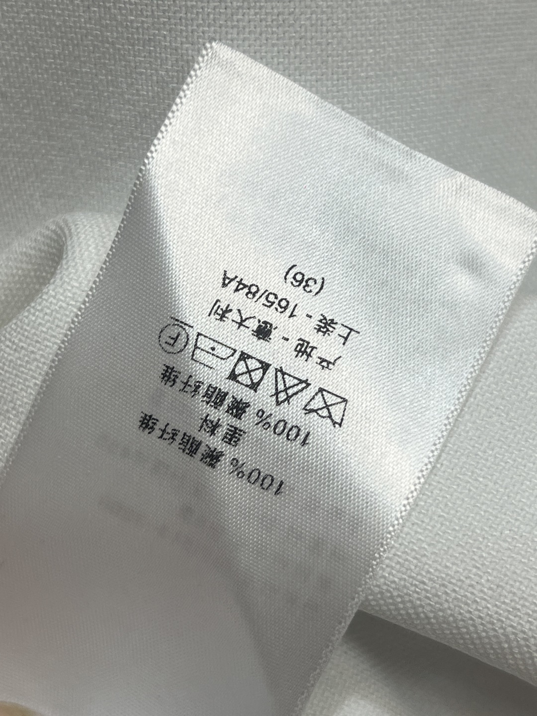 D家 26早春新款 刺绣短外套 宽松短款小外套 高品质面料 剪裁利落 刺绣小蜜蜂立领+黑色纽扣 袖口和领