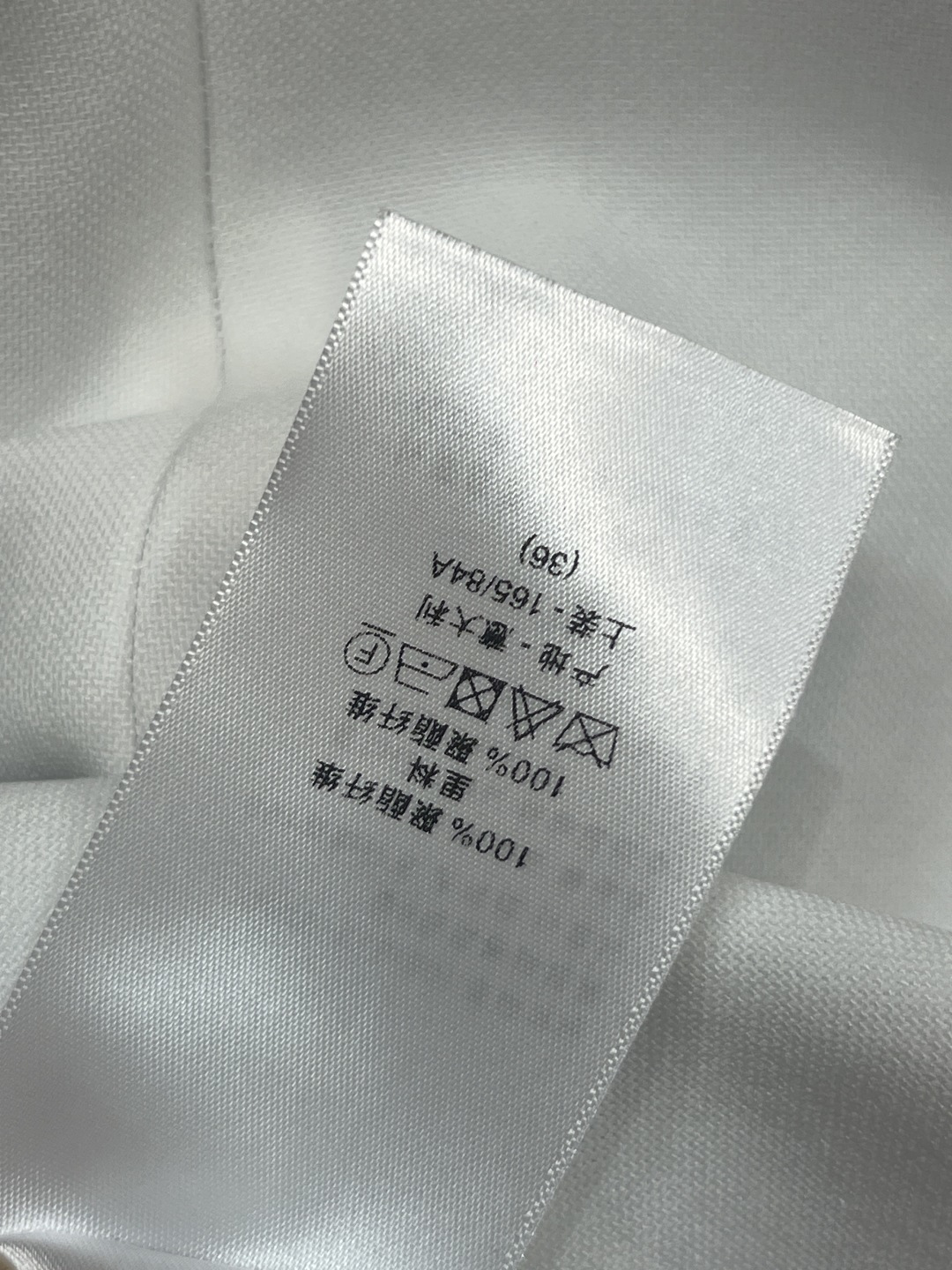 D家 26早春新款 海军风白色西装外套 轻盈棉质面料 简约优雅 黑色滚边+刺绣细节超有法式复古感 两粒扣