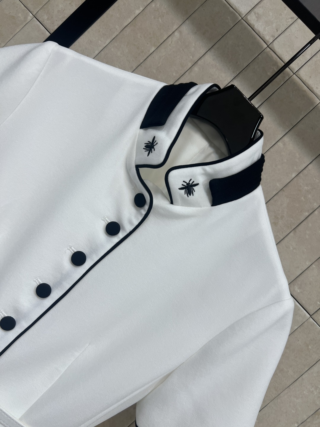 D家 26早春新款 海军风短袖连衣裙 经典海军风设计 白色主色+黑色线条 立领和袖口点缀海军元素 优雅又