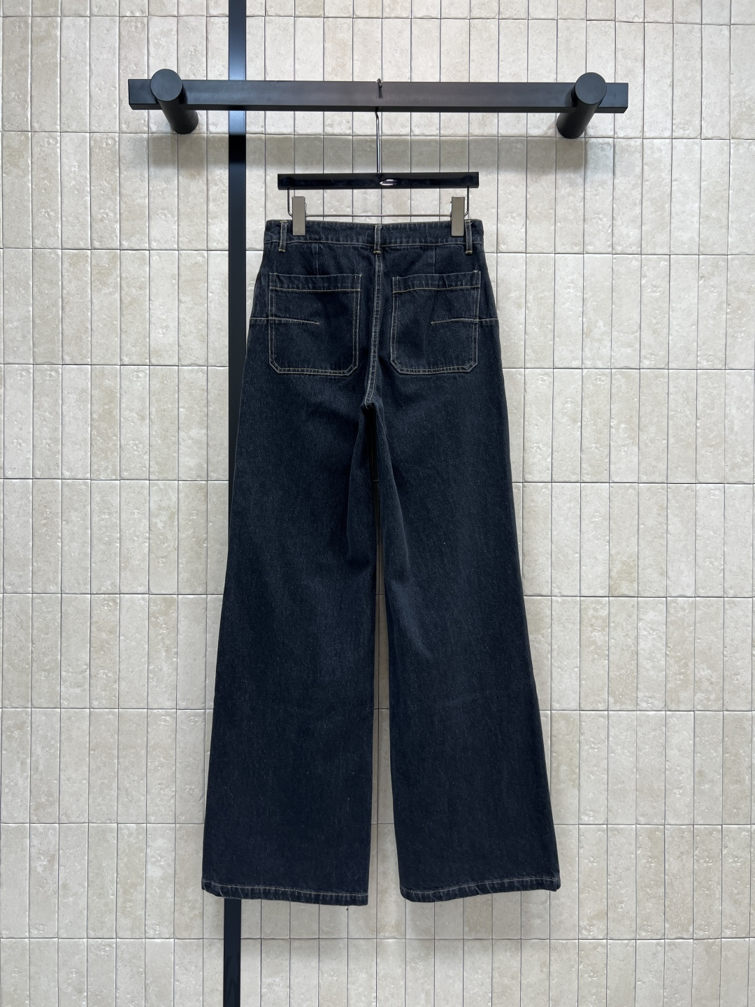 D家 25秋冬新款 高腰阔腿牛仔裤 选用进口棉牛仔面料 柔软透气 直筒阔腿设计修饰腿型 显瘦又舒适 侧边
