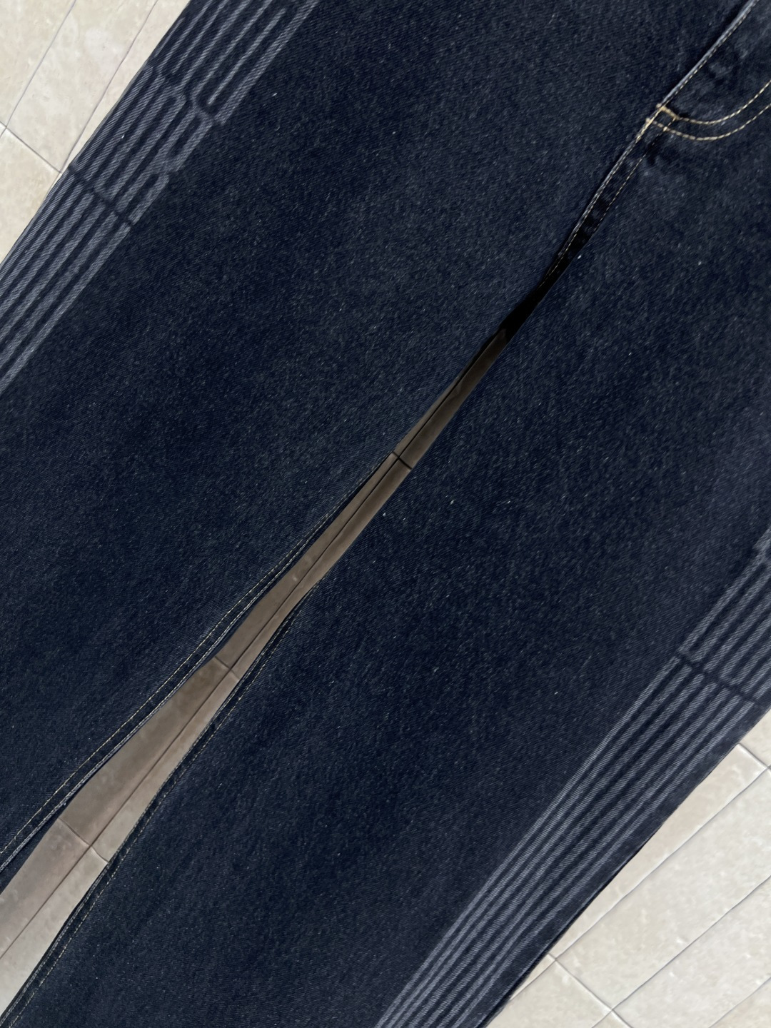 D家 25秋冬新款 高腰阔腿牛仔裤 选用进口棉牛仔面料 柔软透气 直筒阔腿设计修饰腿型 显瘦又舒适 侧边