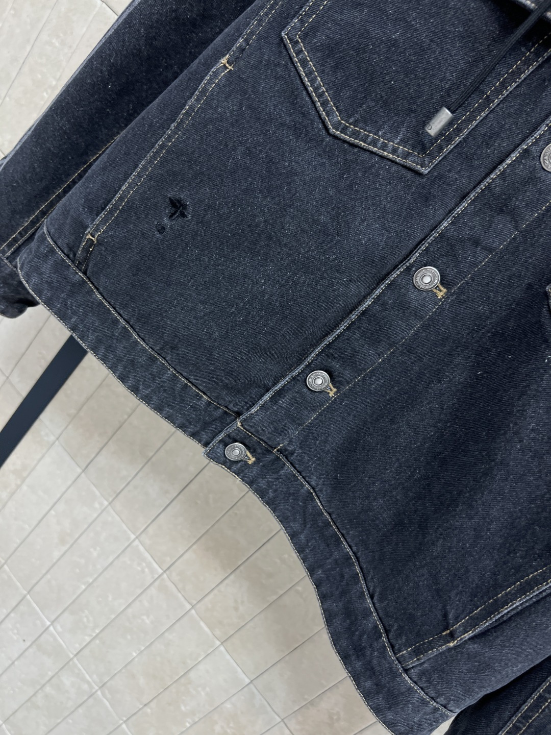 D家 25秋冬新款 羊羔绒牛仔外套 深色牛仔 +羊羔绒内衬保暖又有型！连帽设计超实用 定制logo金属纽