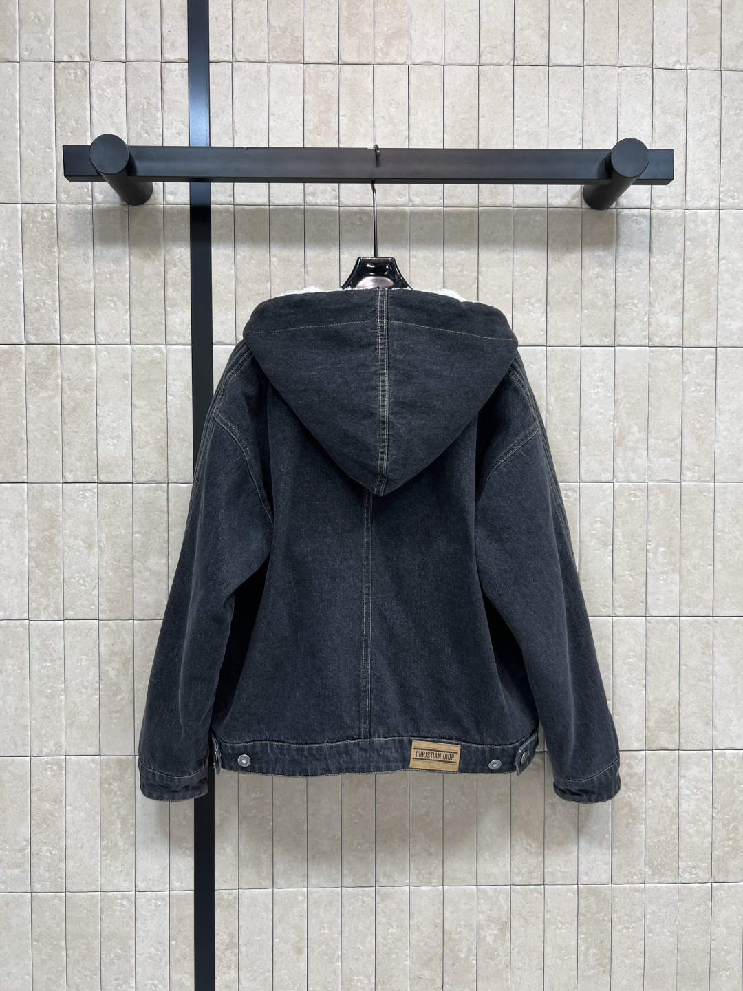D家 25秋冬新款 羊羔绒牛仔外套 深色牛仔 +羊羔绒内衬保暖又有型！连帽设计超实用 定制logo金属纽