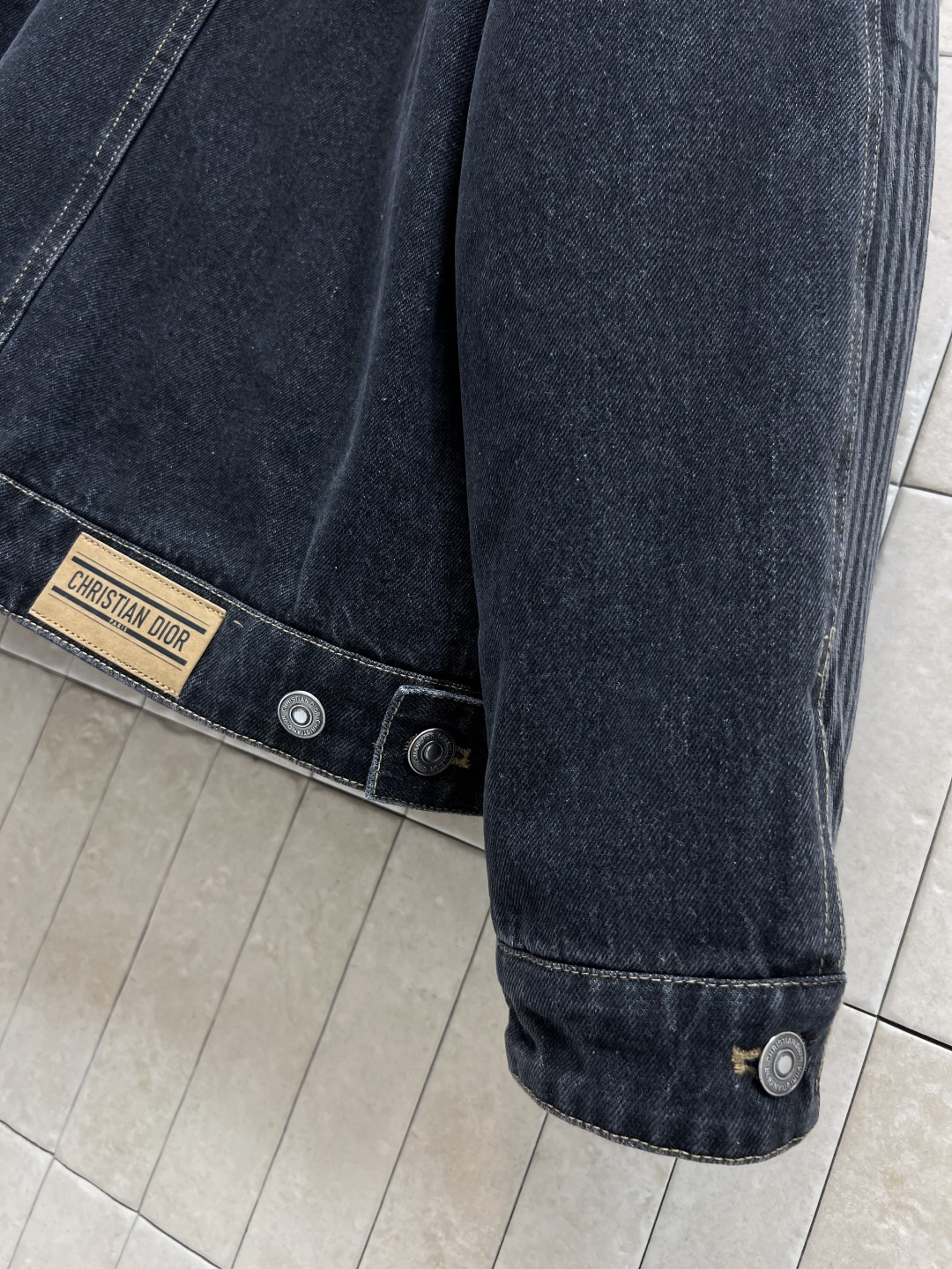 D家 25秋冬新款 羊羔绒牛仔外套 深色牛仔 +羊羔绒内衬保暖又有型！连帽设计超实用 定制logo金属纽