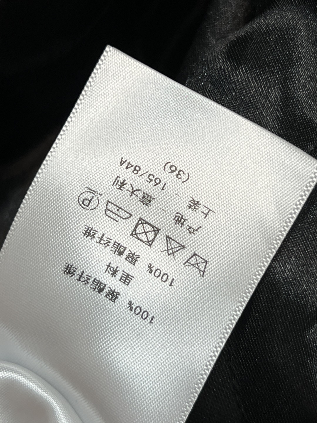 D家 25秋冬新款 老花连帽冲锋衣 可拆卸连帽立领设计 时尚又实用！连帽设计+可调节腰带 搭配多功能口袋