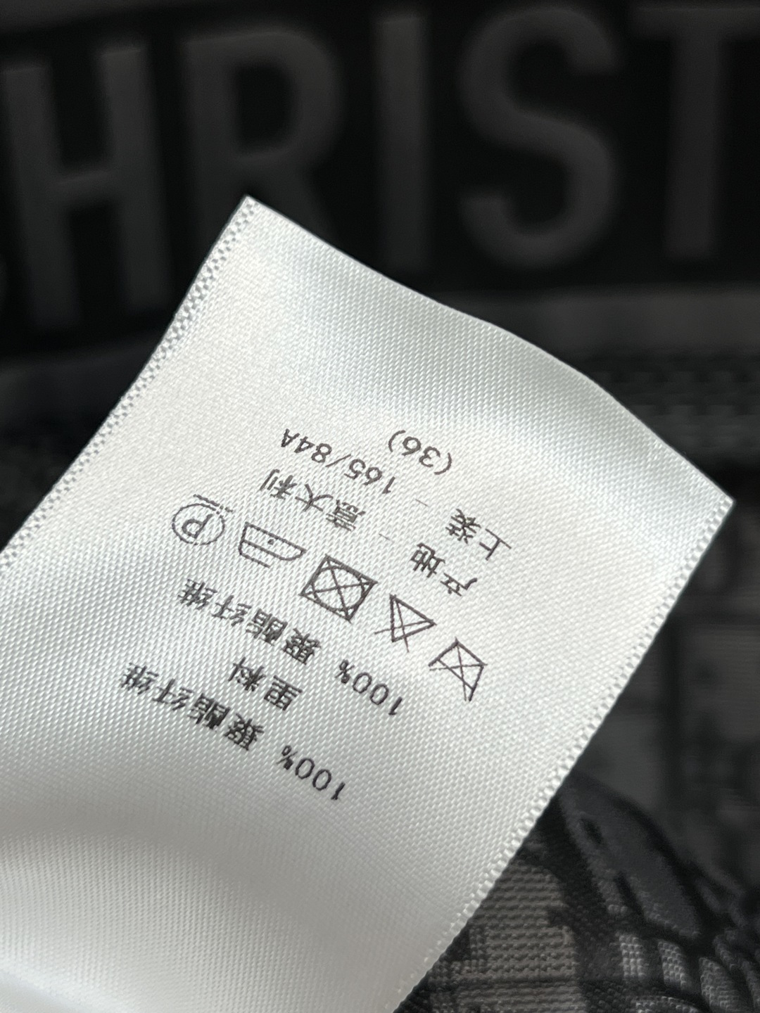 D家 25秋冬新款 老花提花连帽短款夹克 可拆卸连帽立领设计 经典老花图案 辨识度超高！高品质面料 柔软