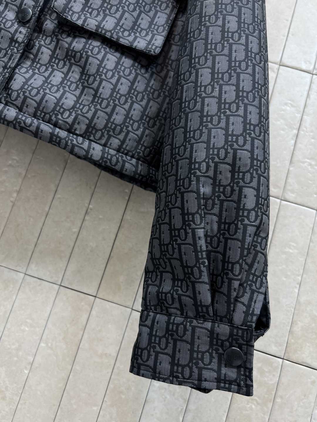 D家 25秋冬新款 老花提花连帽短款夹克 可拆卸连帽立领设计 经典老花图案 辨识度超高！高品质面料 柔软