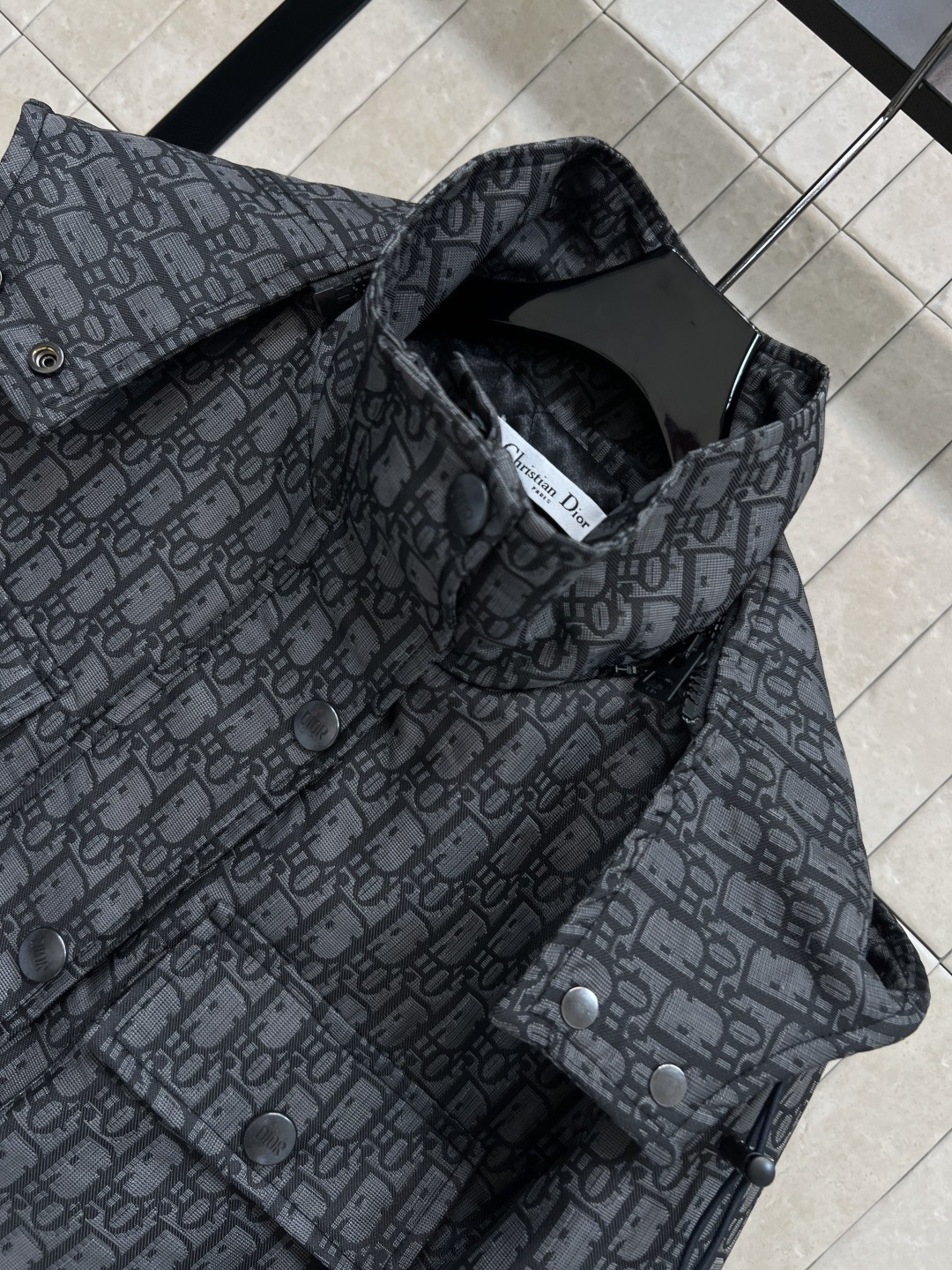 D家 25秋冬新款 老花提花连帽短款夹克 可拆卸连帽立领设计 经典老花图案 辨识度超高！高品质面料 柔软