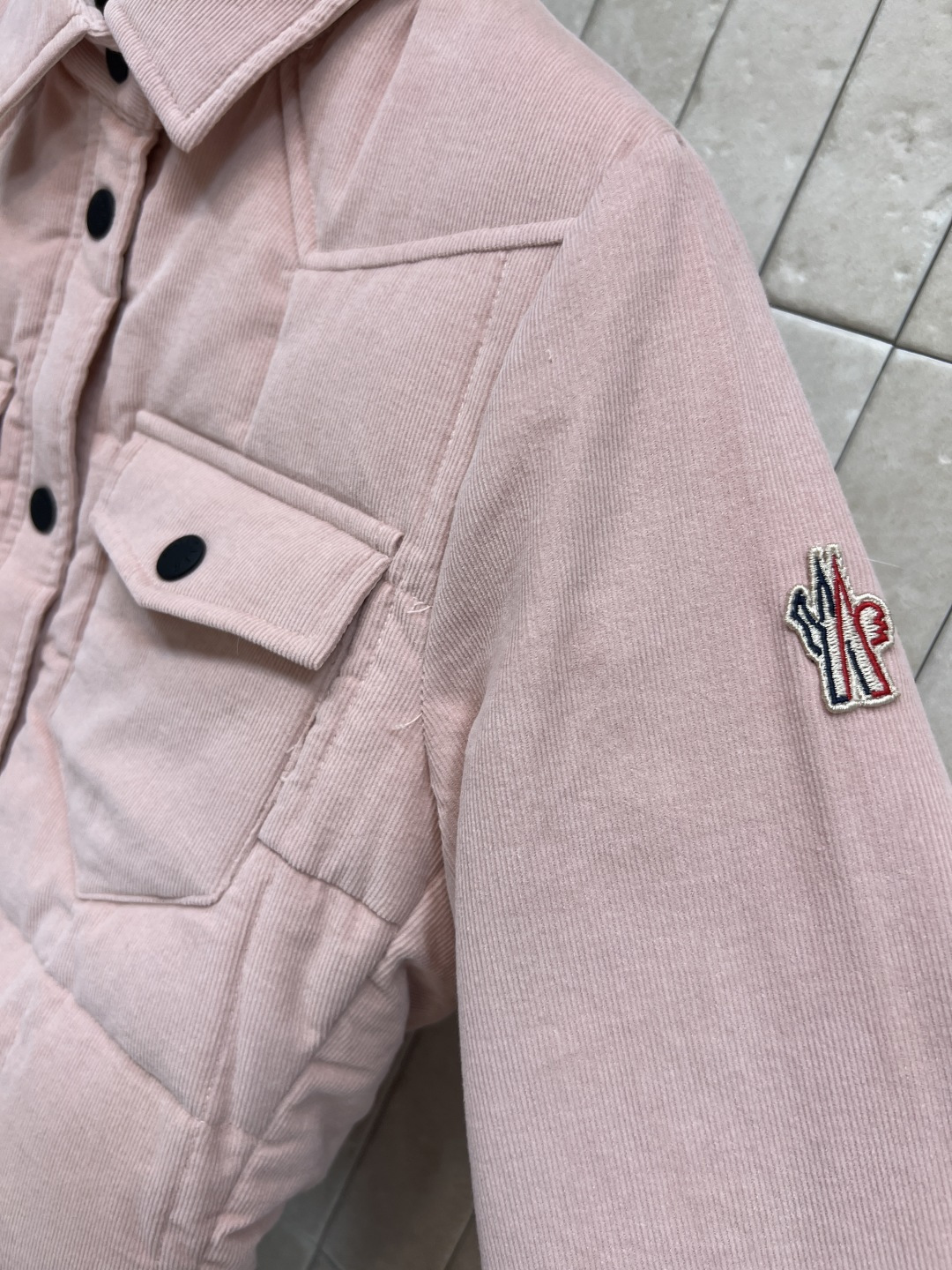 M家 25秋冬新款 粉色灯芯绒羽绒服 衬衫式设计 国标90鹅绒填充 柔软又保暖 秋冬穿超合适！修身剪裁 