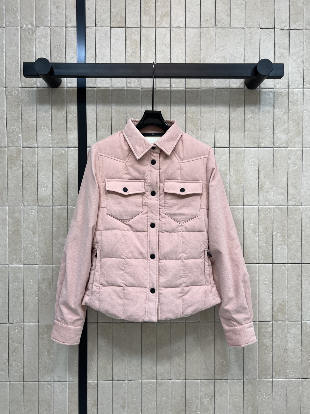 M家 25秋冬新款 粉色灯芯绒羽绒服 衬衫式设计 国标90鹅绒填充 柔软又保暖 秋冬穿超合适！修身剪裁 