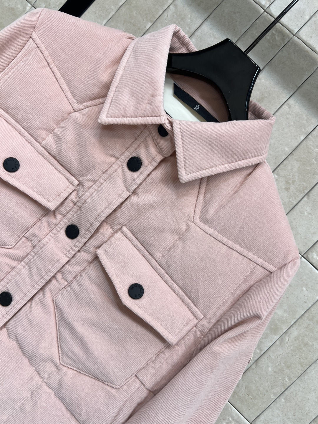 M家 25秋冬新款 粉色灯芯绒羽绒服 衬衫式设计 国标90鹅绒填充 柔软又保暖 秋冬穿超合适！修身剪裁 