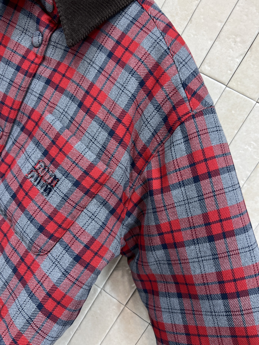 MIu家 25秋冬新款 复古格纹灯芯绒领羽绒夹克 复古格纹+棕色灯芯绒翻领 细节满分 宽松衬衫式版型 落