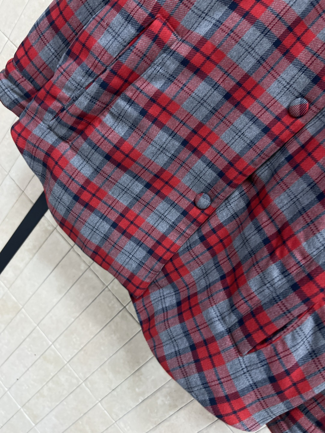 MIu家 25秋冬新款 复古格纹灯芯绒领羽绒夹克 复古格纹+棕色灯芯绒翻领 细节满分 宽松衬衫式版型 落