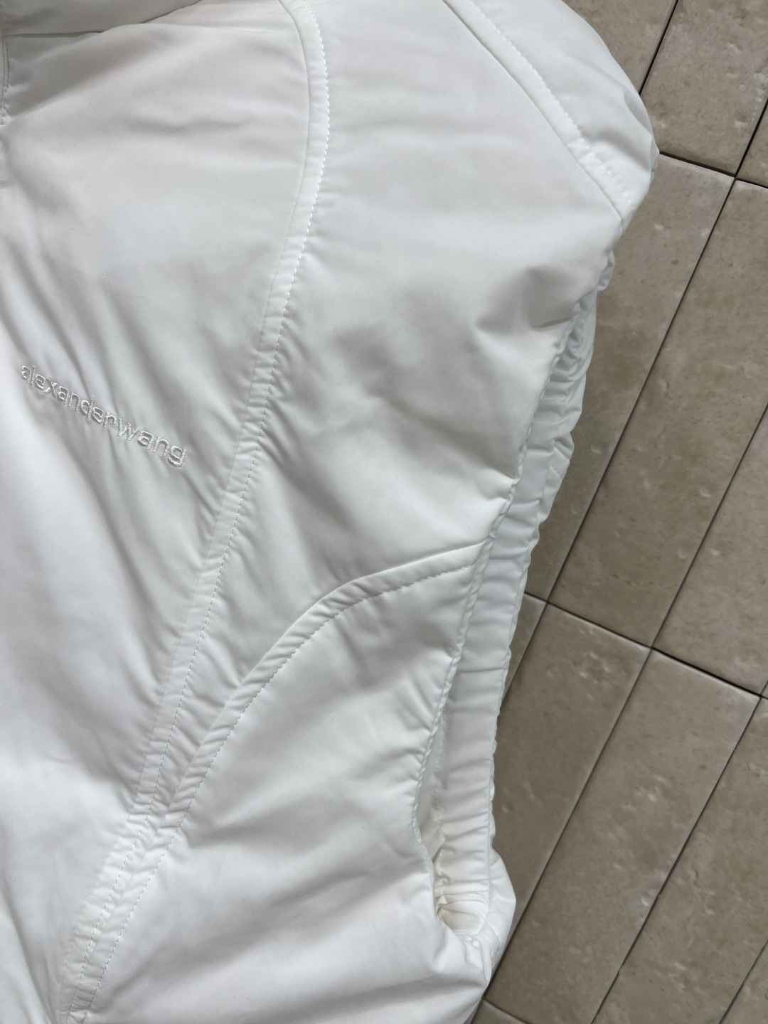 AW家 25秋冬新款 立领羽绒马甲 轻盈保暖 秋冬叠穿超实用！抽绳设计可调节腰部，避免臃肿 胸前刺绣lo