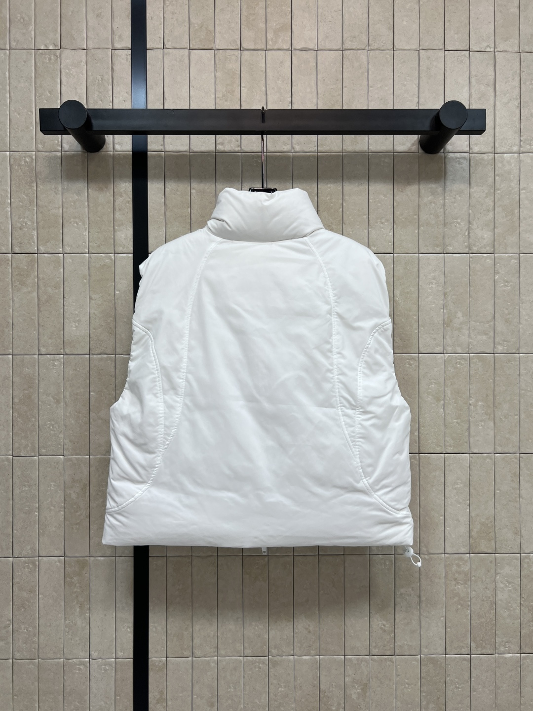 AW家 25秋冬新款 立领羽绒马甲 轻盈保暖 秋冬叠穿超实用！抽绳设计可调节腰部，避免臃肿 胸前刺绣lo