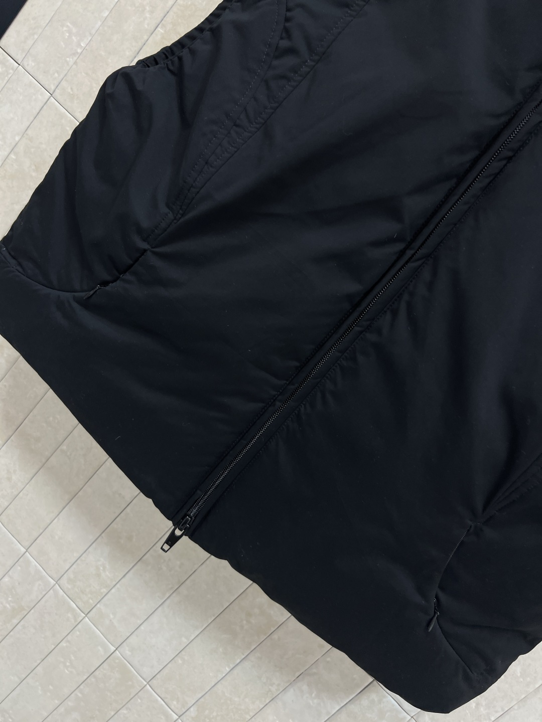 AW家 25秋冬新款 立领羽绒马甲 轻盈保暖 秋冬叠穿超实用！抽绳设计可调节腰部，避免臃肿 胸前刺绣lo