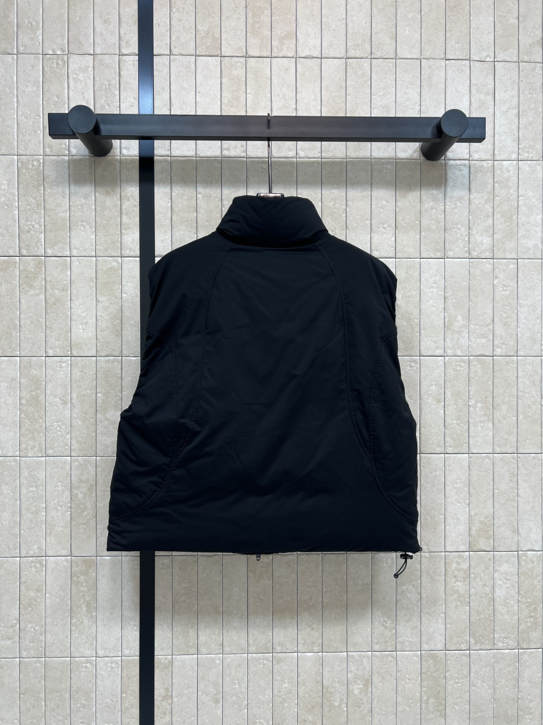 AW家 25秋冬新款 立领羽绒马甲 轻盈保暖 秋冬叠穿超实用！抽绳设计可调节腰部，避免臃肿 胸前刺绣lo