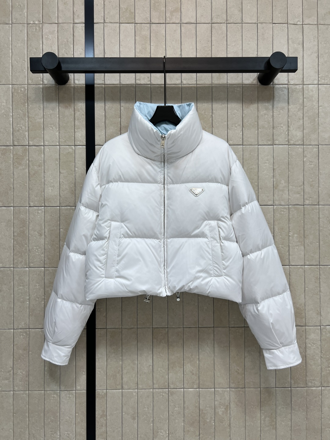 PD家 25秋冬新款 立领短款羽绒服 采用再生尼龙 国标90白鹅绒填充 保暖又环保！立领拉链设计 短裁版