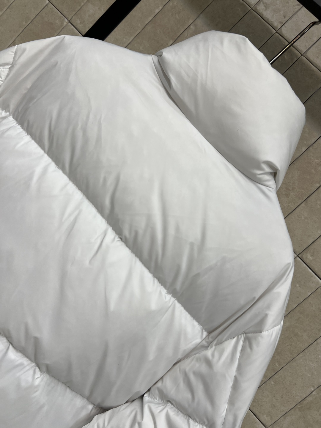 PD家 25秋冬新款 立领短款羽绒服 采用再生尼龙 国标90白鹅绒填充 保暖又环保！立领拉链设计 短裁版