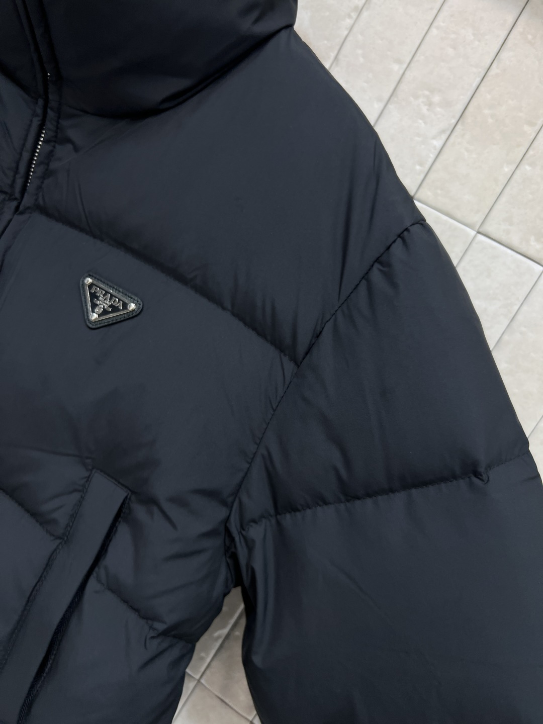 PD家 25秋冬新款 立领短款羽绒服 采用再生尼龙 国标90白鹅绒填充 保暖又环保！立领拉链设计 短裁版