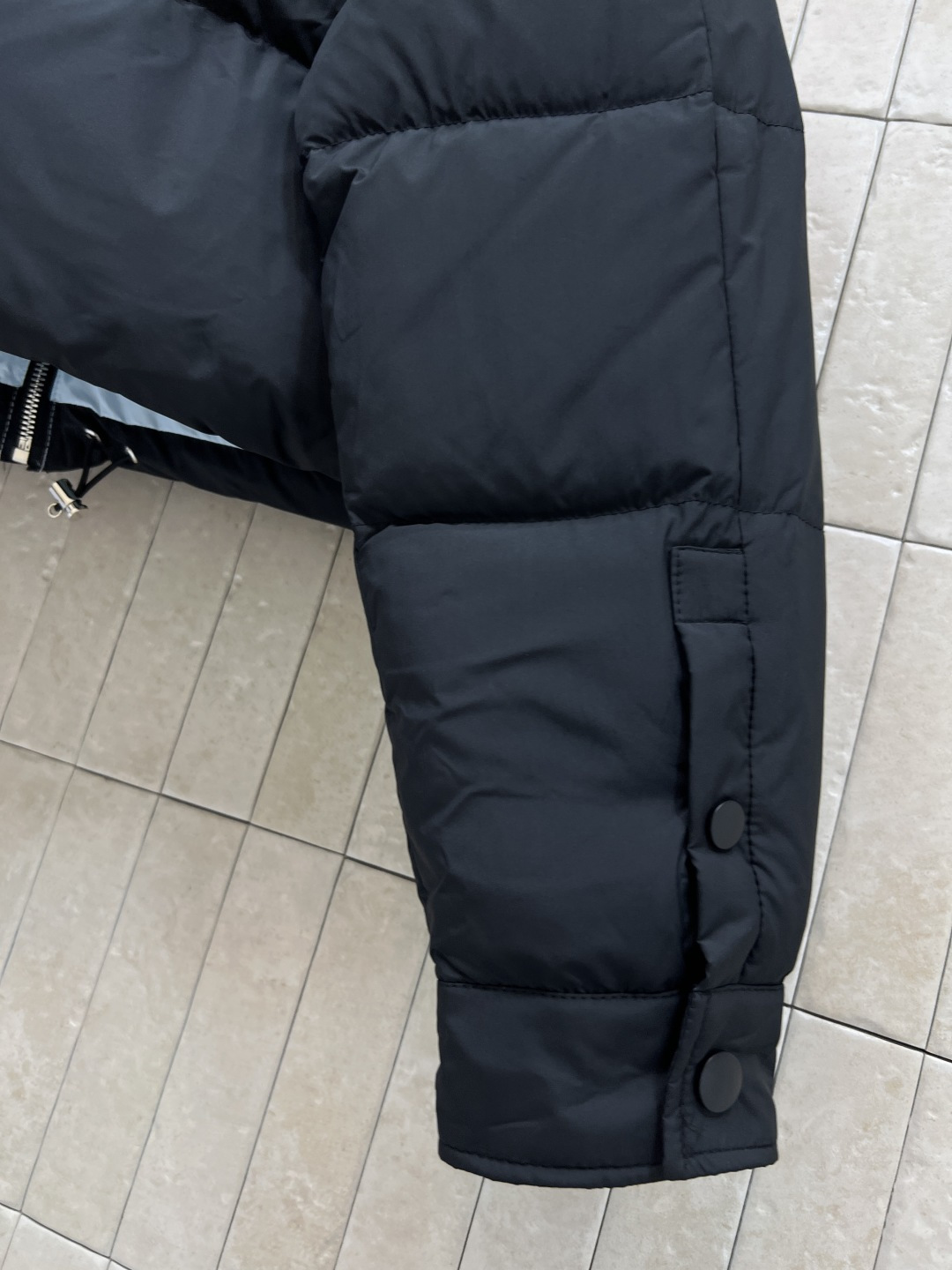 PD家 25秋冬新款 立领短款羽绒服 采用再生尼龙 国标90白鹅绒填充 保暖又环保！立领拉链设计 短裁版