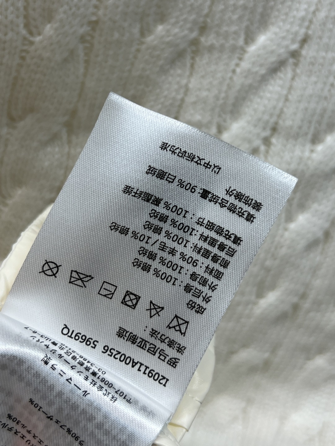 M家 25秋冬新款 立领针织拼接羽绒服 后背+袖子和领口麻花提花针织设计 国标90白鸭绒填充 保暖又轻盈