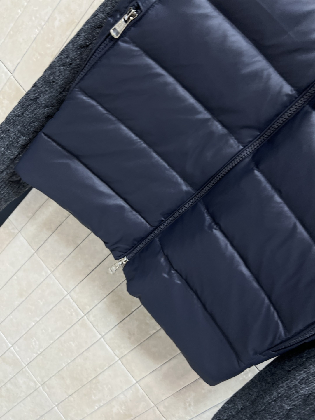 M家 25秋冬新款 立领针织拼接羽绒服 后背+袖子和领口麻花提花针织设计 国标90白鸭绒填充 保暖又轻盈