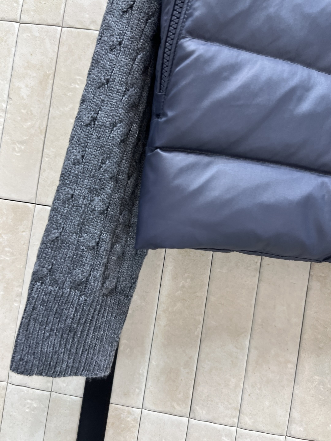 M家 25秋冬新款 立领针织拼接羽绒服 后背+袖子和领口麻花提花针织设计 国标90白鸭绒填充 保暖又轻盈