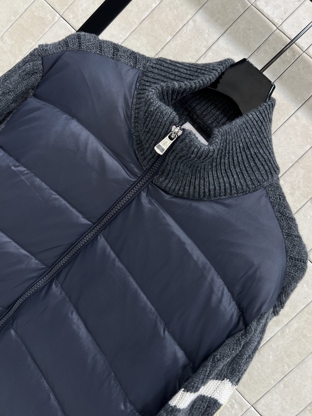 M家 25秋冬新款 立领针织拼接羽绒服 后背+袖子和领口麻花提花针织设计 国标90白鸭绒填充 保暖又轻盈