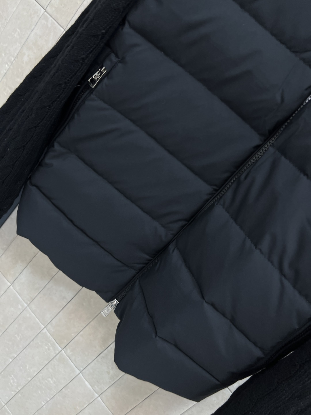 M家 25秋冬新款 立领针织拼接羽绒服 后背+袖子和领口麻花提花针织设计 国标90白鸭绒填充 保暖又轻盈