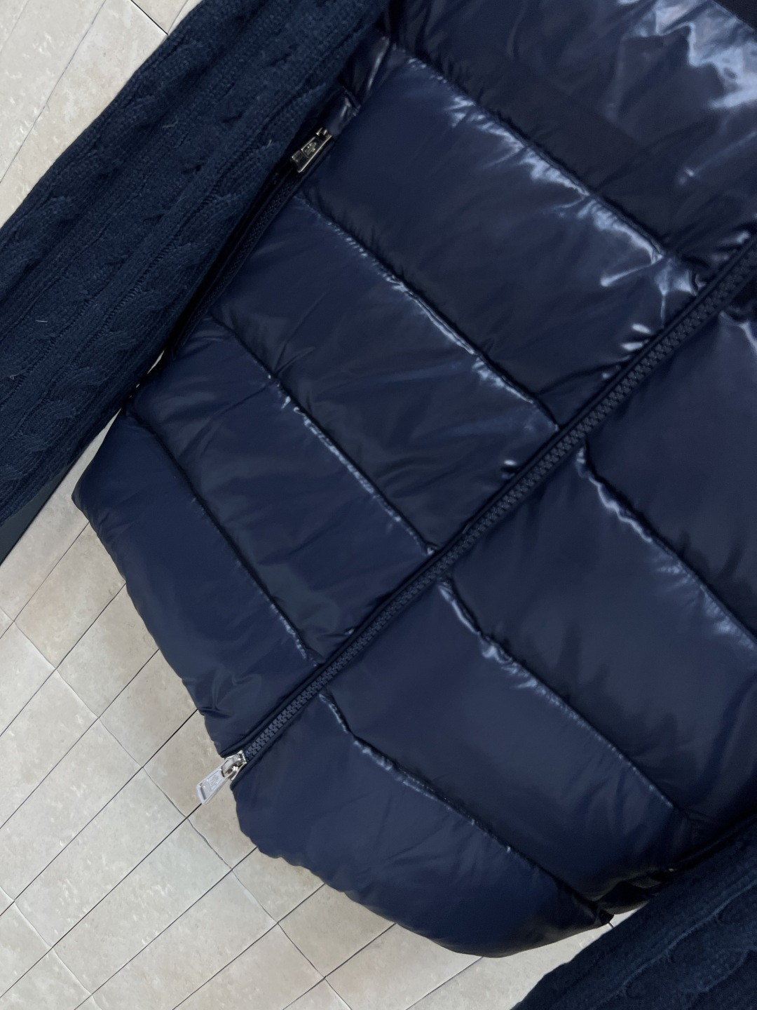 M家 25秋冬新款 立领针织拼接羽绒服 后背+袖子和领口麻花提花针织设计 国标90白鸭绒填充 保暖又轻盈