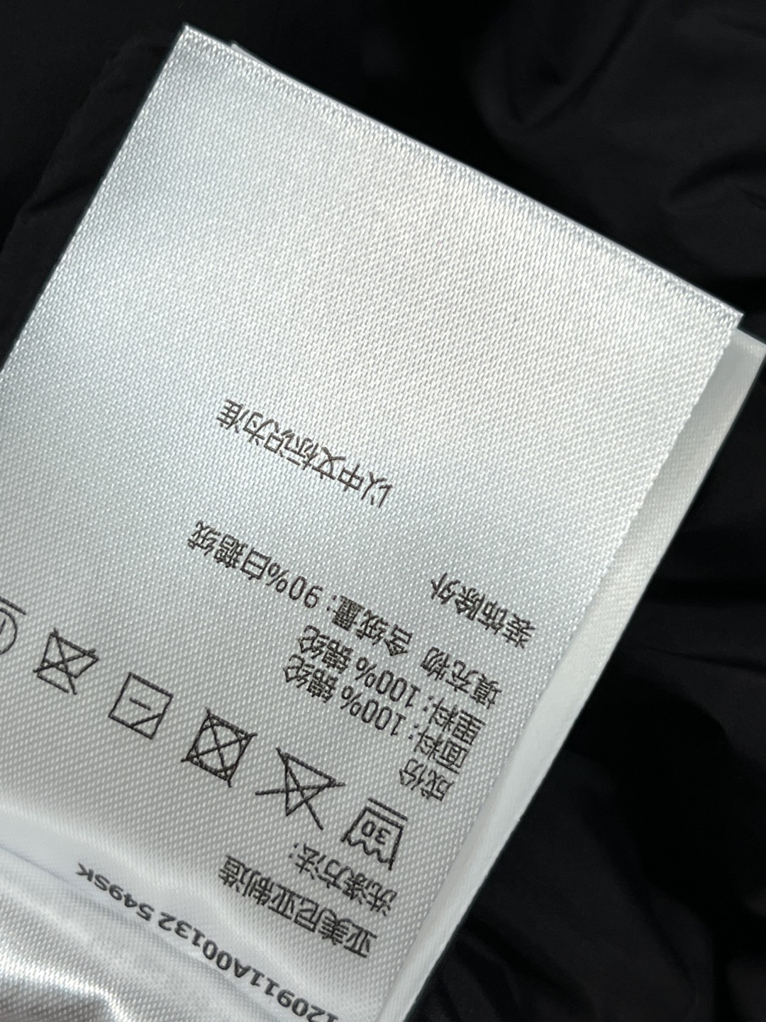 M家 25秋冬新款 字母阶梯绗缝立领羽绒服 外套呈方正版型 面包短款羽绒服 立领字母阶梯绗缝短款版型 上