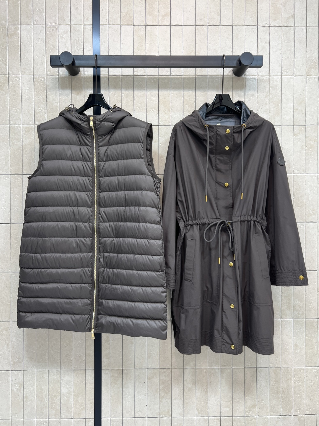 M家 25秋冬新款 两件套连帽风衣 连帽长款羽绒马甲+连帽收腰风衣 轻盈保暖 极简设计超有质感 中性廓形