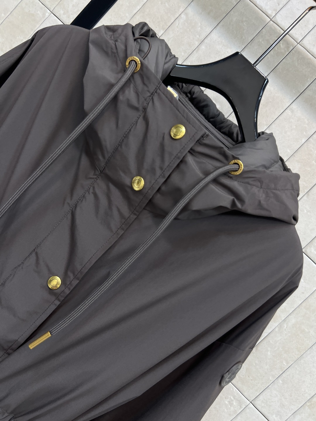 M家 25秋冬新款 两件套连帽风衣 连帽长款羽绒马甲+连帽收腰风衣 轻盈保暖 极简设计超有质感 中性廓形