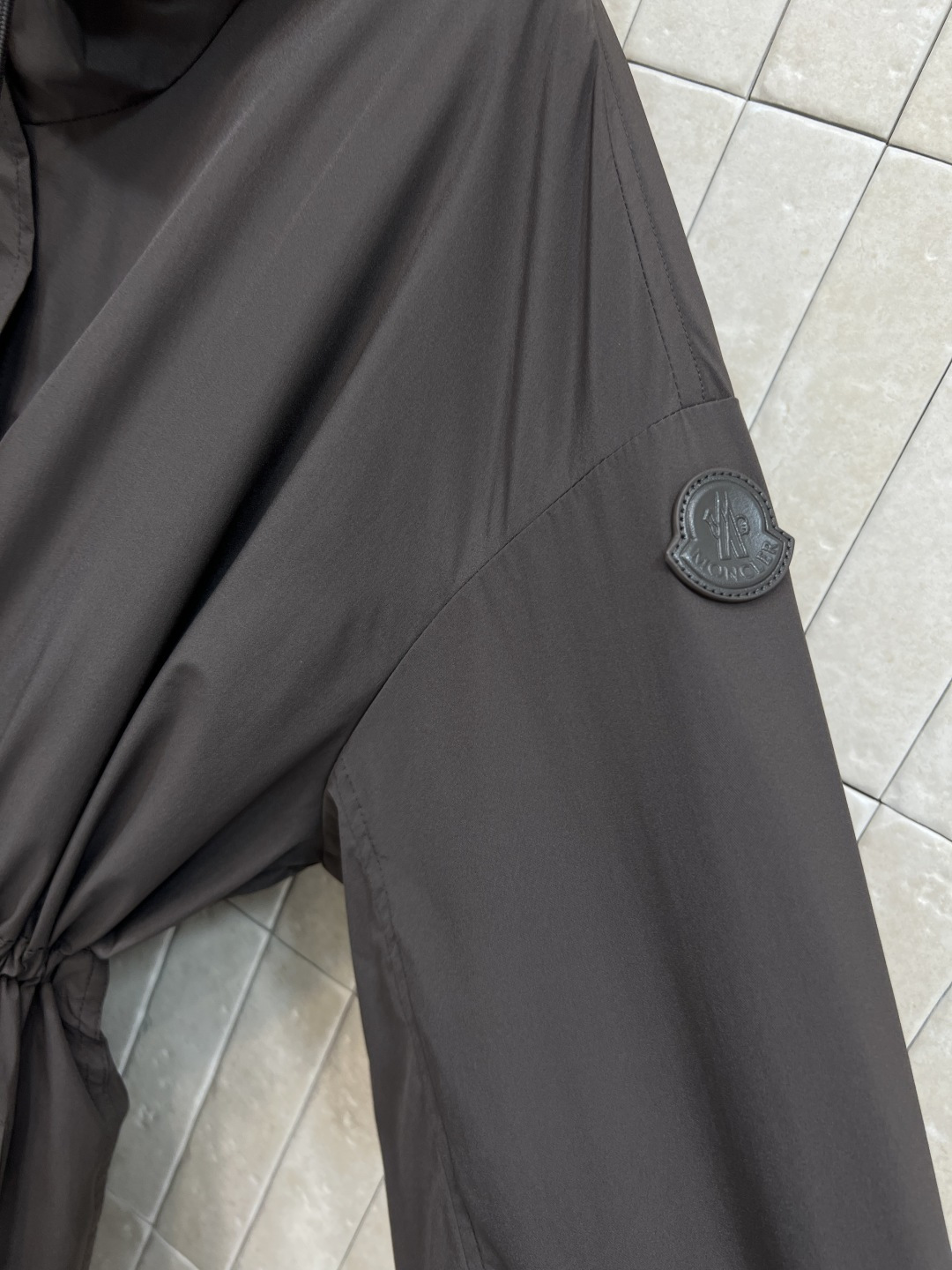 M家 25秋冬新款 两件套连帽风衣 连帽长款羽绒马甲+连帽收腰风衣 轻盈保暖 极简设计超有质感 中性廓形