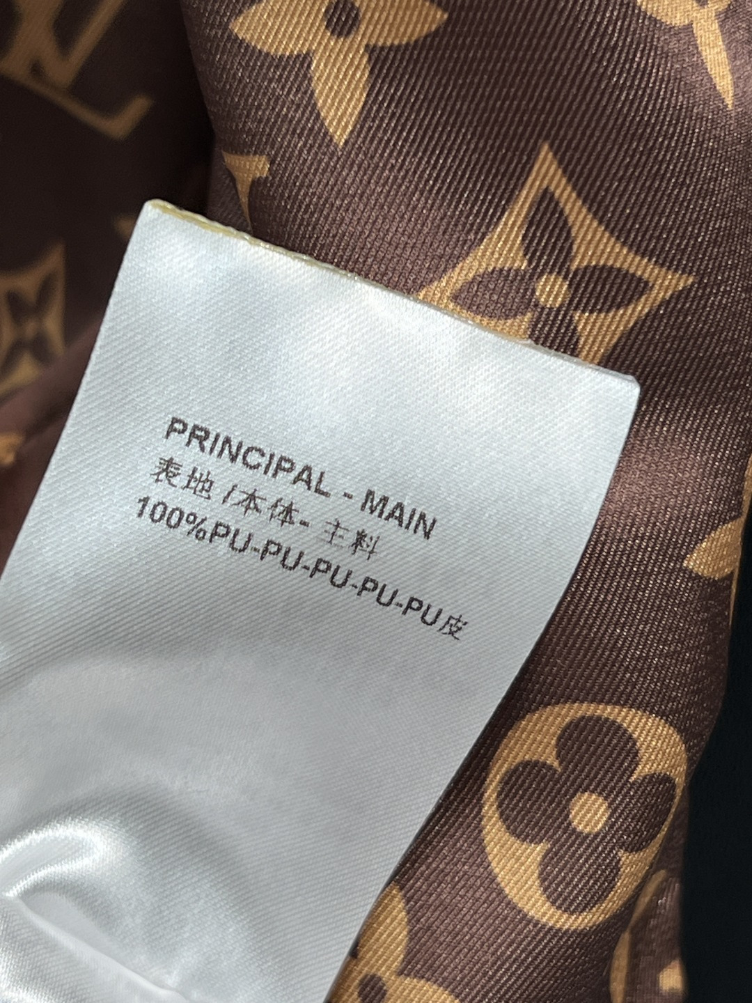 L家 25秋冬新款 连帽收腰皮革外套 黑色皮革+Monogram内衬 奢华又实用！连帽设计 抽绳可调节腰