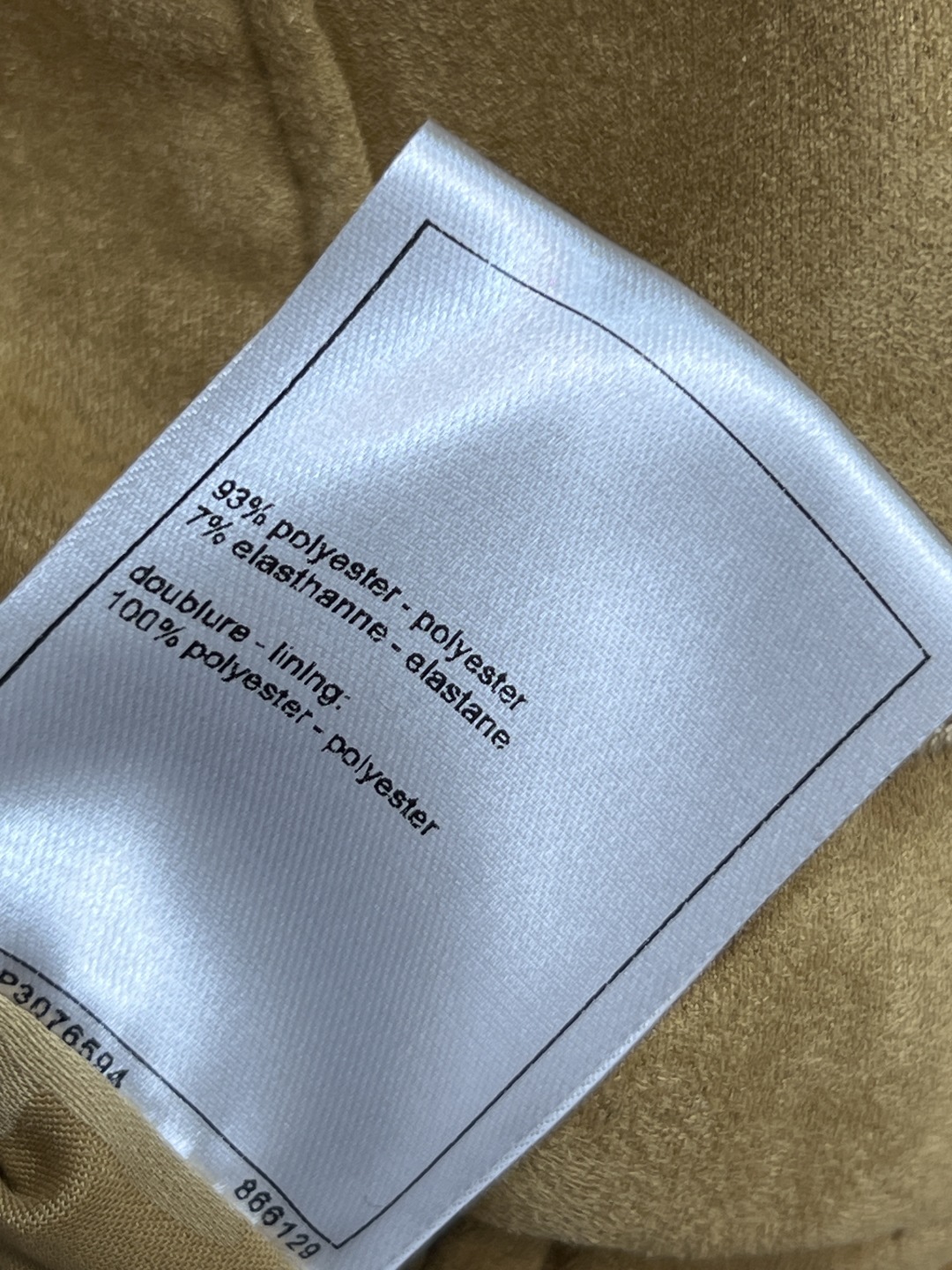 小香家 25秋冬新款 麂皮短款飞行员夹克廊 卡其色调＋经典翻领 正面金属纽扣+对称口袋 复古又实用！袖口