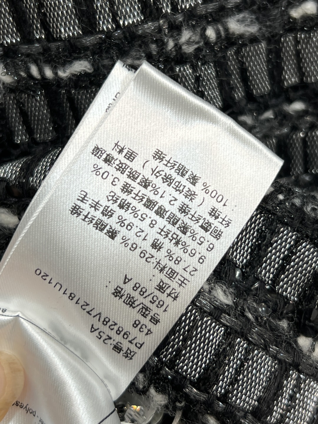 小香家 25秋冬新款 花朵钉珠粗花呢外套 格子编织设计 白色立体花朵镶边点缀 细节精致 上身高级又清新随