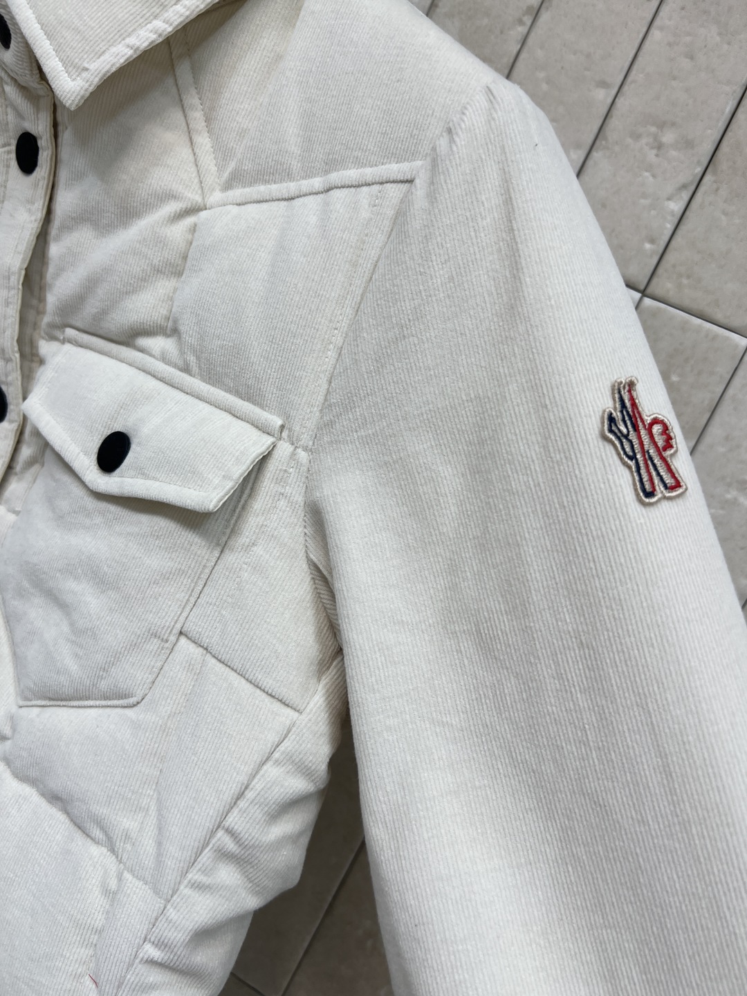 M家 25秋冬新款 粉色灯芯绒羽绒服 衬衫式设计 国标90鹅绒填充 柔软又保暖 秋冬穿超合适！修身剪裁 