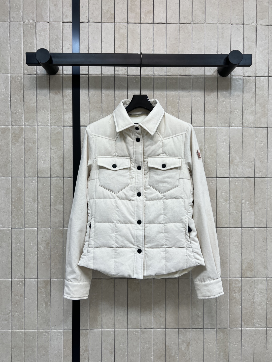 M家 25秋冬新款 粉色灯芯绒羽绒服 衬衫式设计 国标90鹅绒填充 柔软又保暖 秋冬穿超合适！修身剪裁 