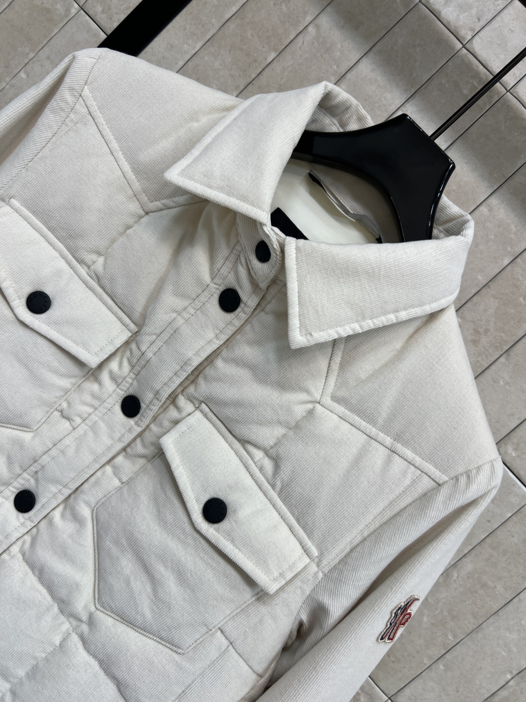 M家 25秋冬新款 粉色灯芯绒羽绒服 衬衫式设计 国标90鹅绒填充 柔软又保暖 秋冬穿超合适！修身剪裁 