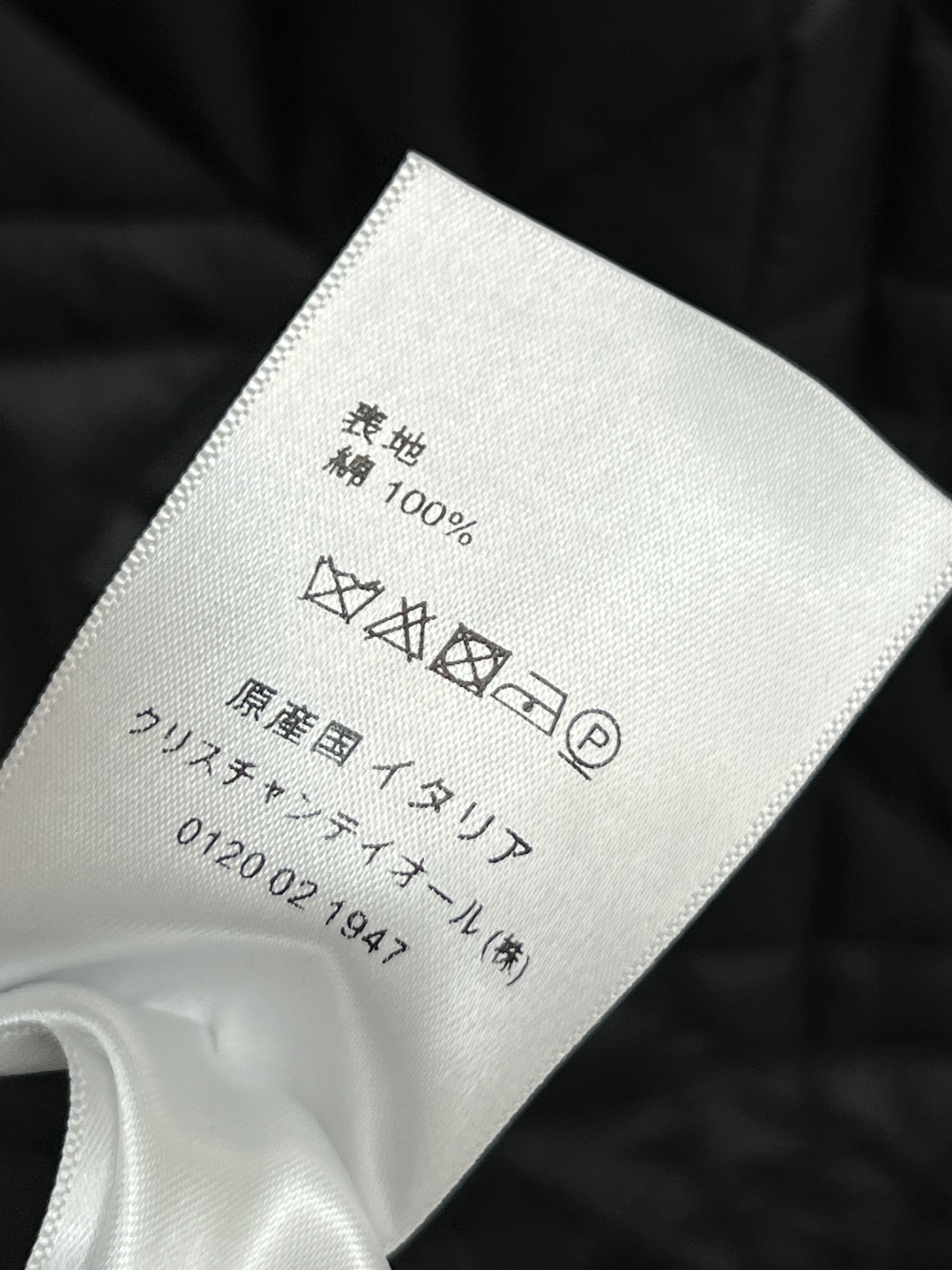 D家 25秋冬新款 藤格纹绗缝夹棉半身裙 采用标志性藤格纹绗缝设计 材质柔软夹棉 保暖又时髦 高腰A字版