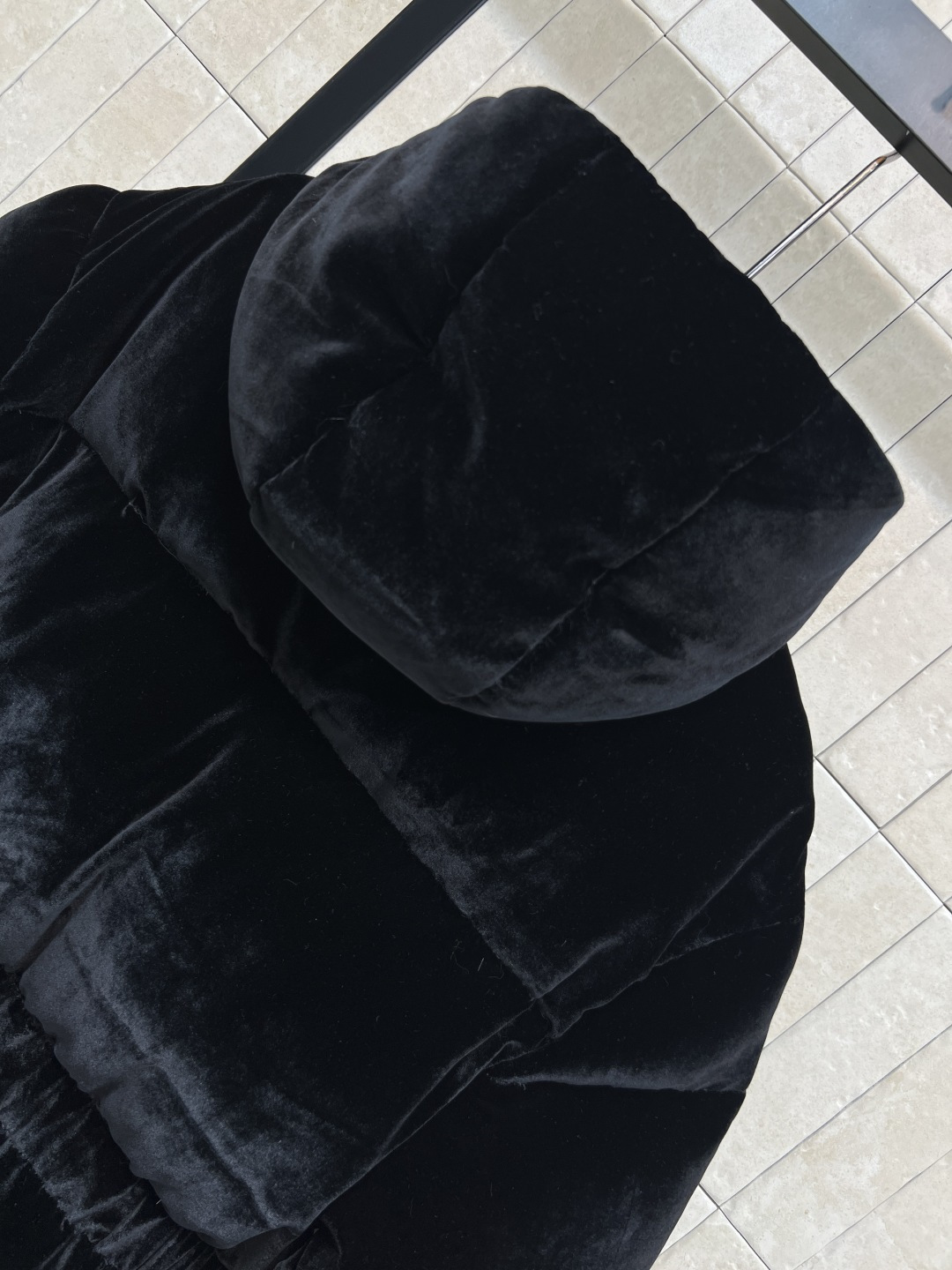 PD家 25秋冬新款 三角标丝绒连帽收腰羽绒服 质感高级又保暖 松紧收腰设计超显身材比例 冬天穿也不臃肿