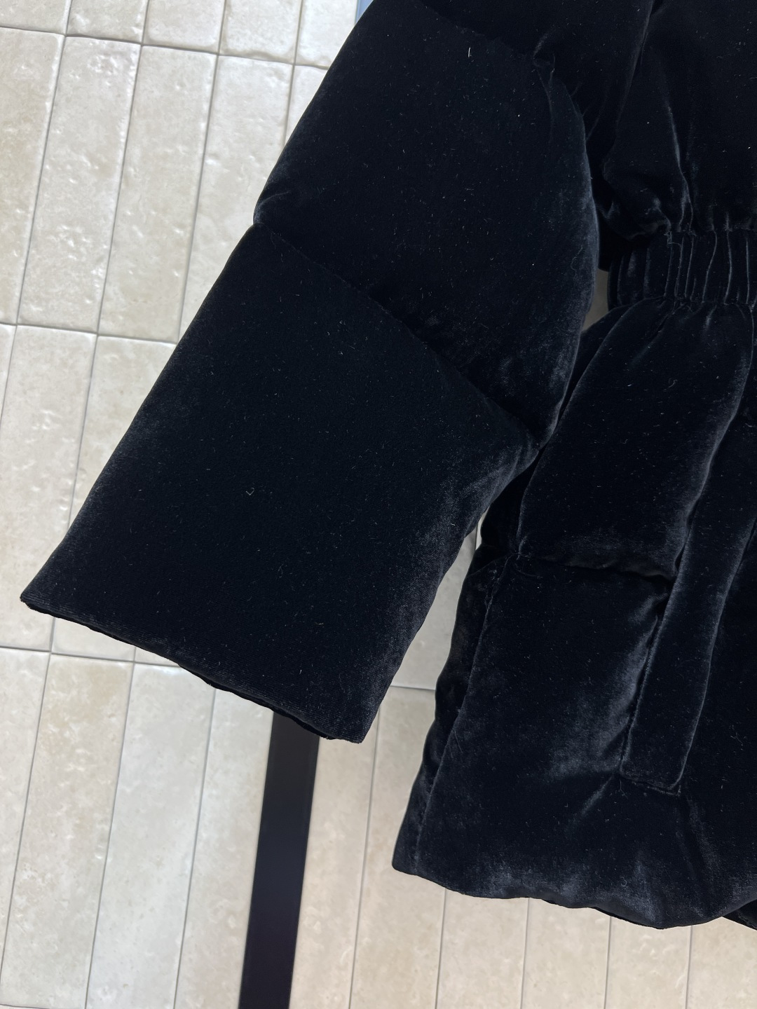 PD家 25秋冬新款 三角标丝绒连帽收腰羽绒服 质感高级又保暖 松紧收腰设计超显身材比例 冬天穿也不臃肿