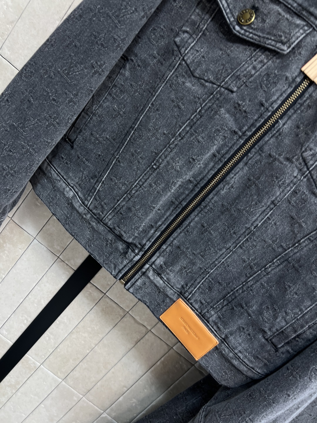 L家 25秋冬新款 老花牛仔休闲套装 翻领夹克外套+高腰阔腿裤进口牛仔棉布高密制造 进口机提花工艺 复古