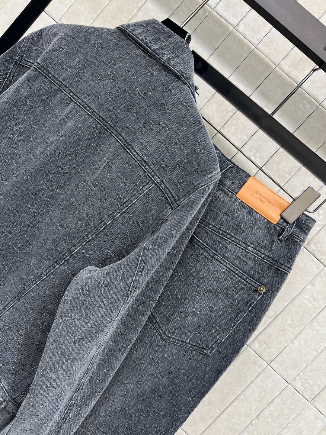 L家 25秋冬新款 老花牛仔休闲套装 翻领夹克外套+高腰阔腿裤进口牛仔棉布高密制造 进口机提花工艺 复古