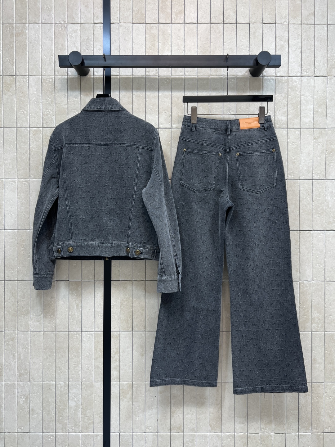 L家 25秋冬新款 老花牛仔休闲套装 翻领夹克外套+高腰阔腿裤进口牛仔棉布高密制造 进口机提花工艺 复古