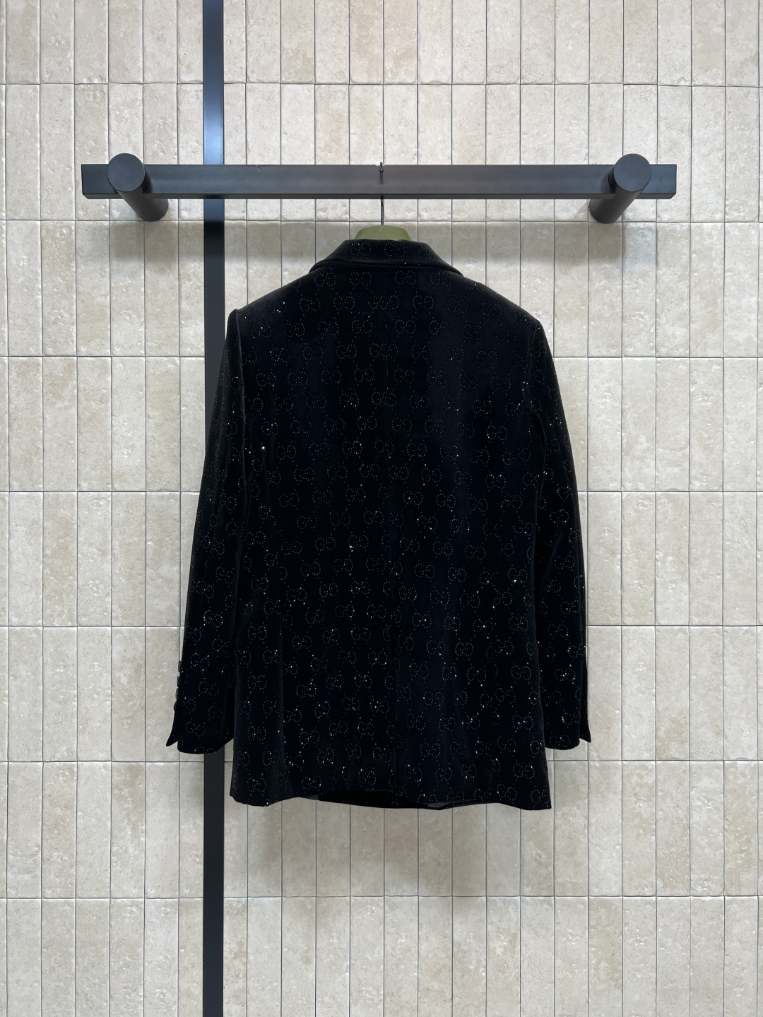 G家 25秋冬新款 双G烫钻丝绒西装外套 黑色丝绒+双G烫钻点缀 质感超高级！戗驳领+双排扣 线条利落 