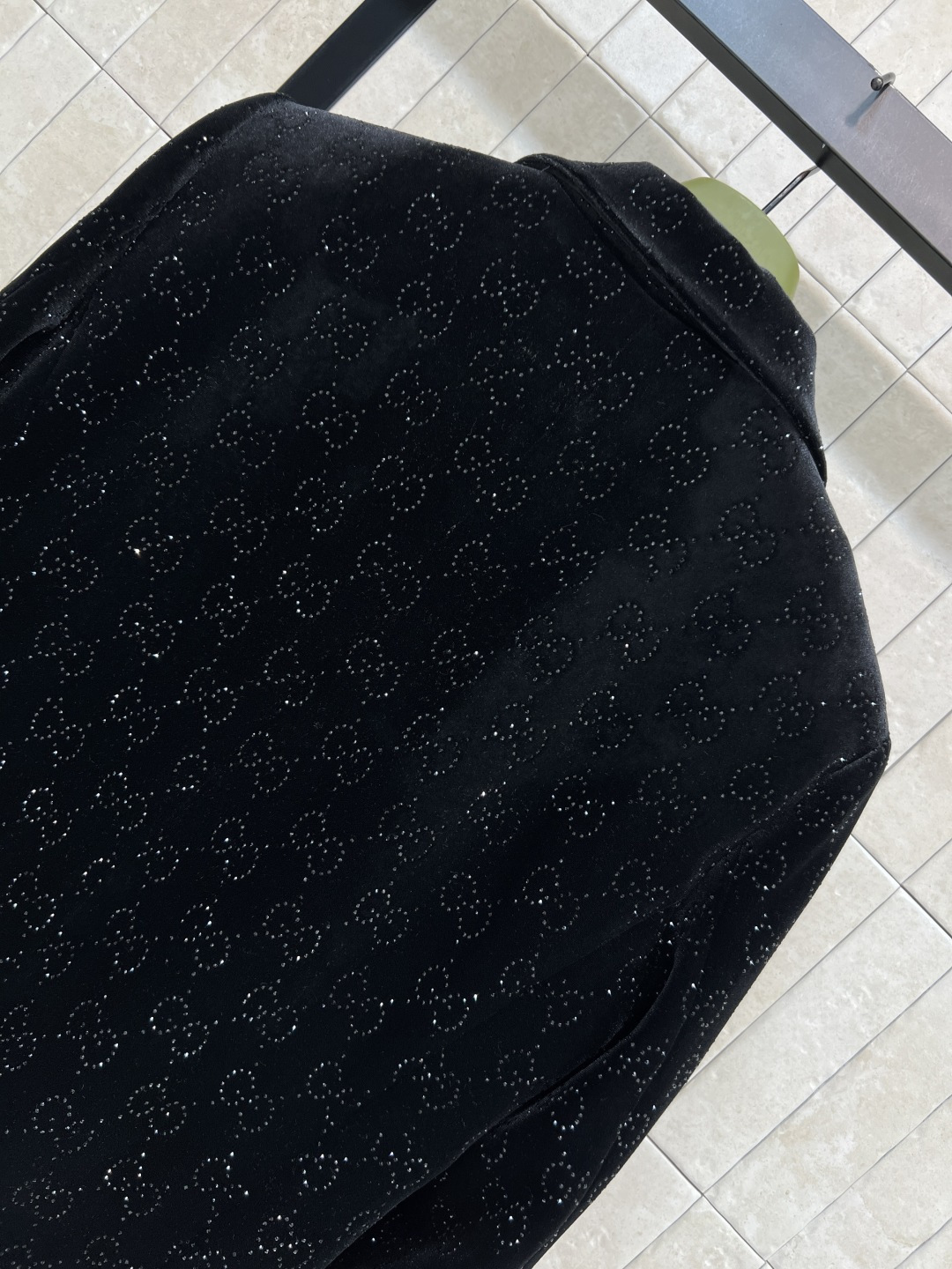 G家 25秋冬新款 双G烫钻丝绒西装外套 黑色丝绒+双G烫钻点缀 质感超高级！戗驳领+双排扣 线条利落 